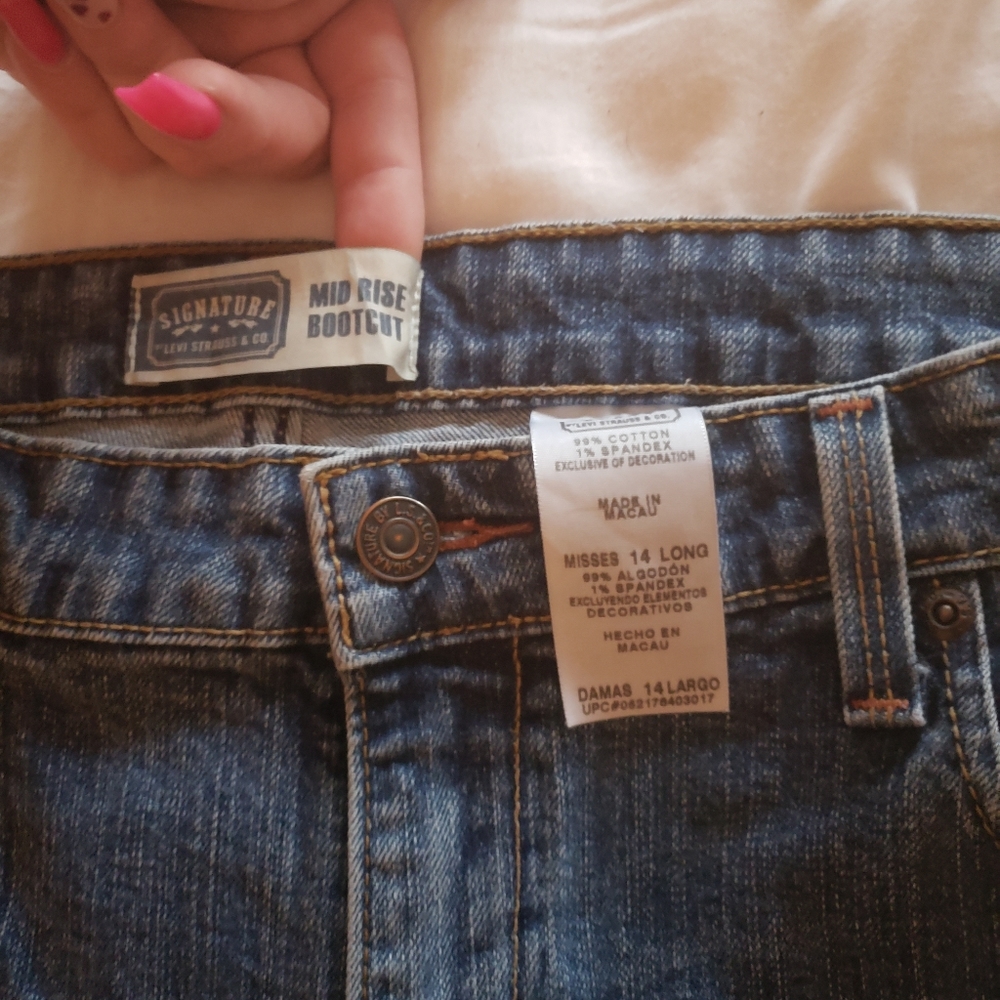 LEVI SIGNATURE MID RISE BOOTCUT BLUE JEANS